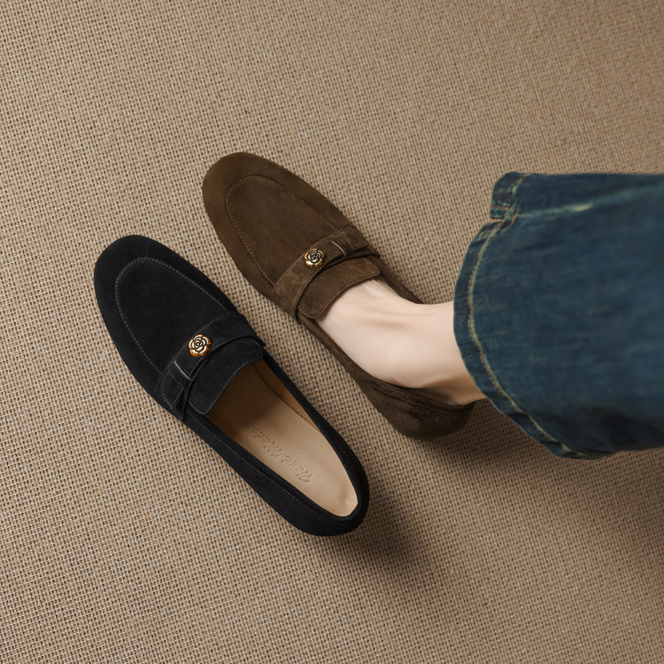 Deep Mouth Flat Shoes in Black and Brown
