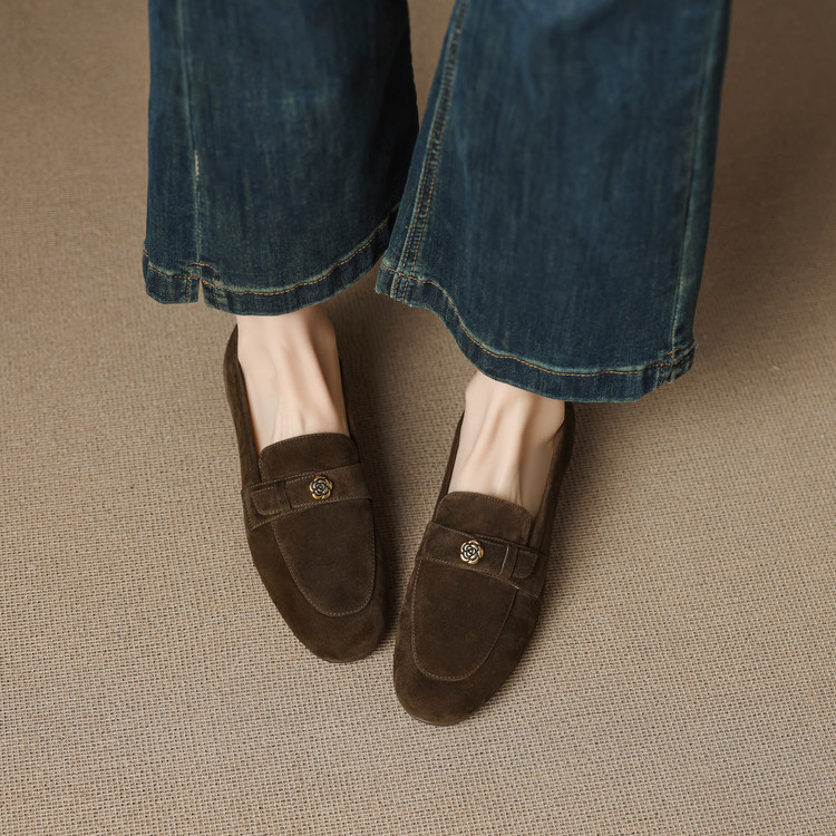 Deep Mouth Flat Shoes in Black and Brown - Image 2