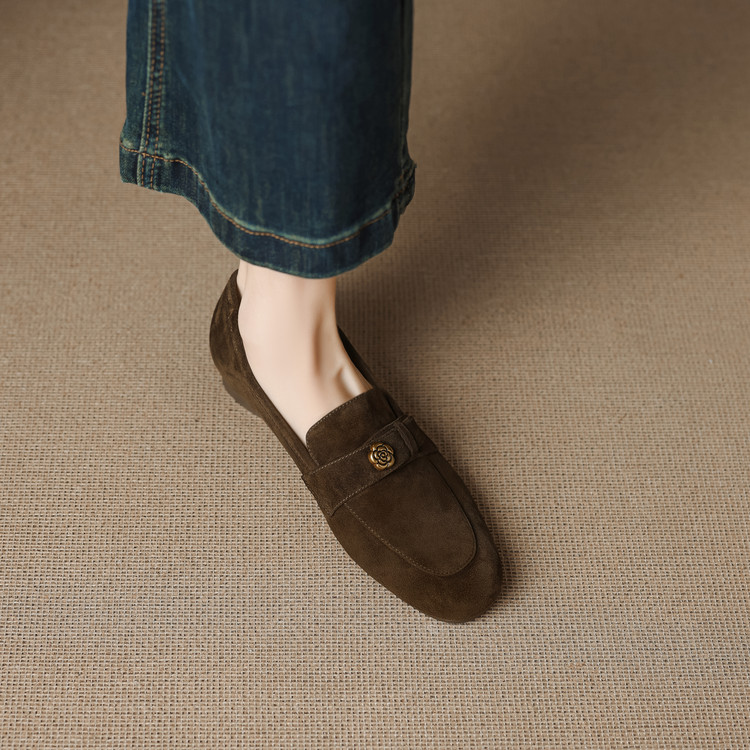 Deep Mouth Flat Shoes in Black and Brown - Image 3