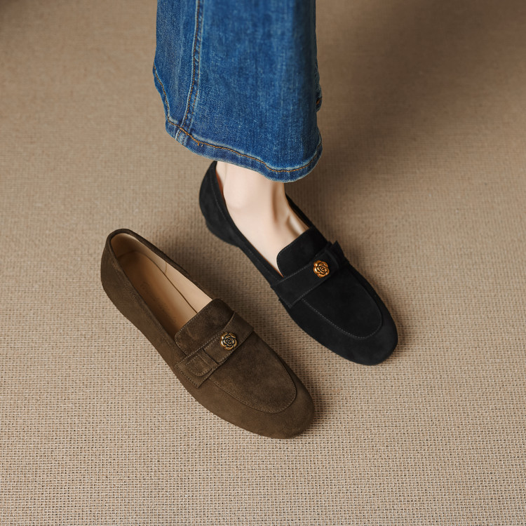 Deep Mouth Flat Shoes in Black and Brown - Image 4