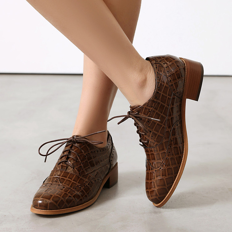 Deep Mouth Flat Shoes in Patent Leather with Chunky Mid Heel