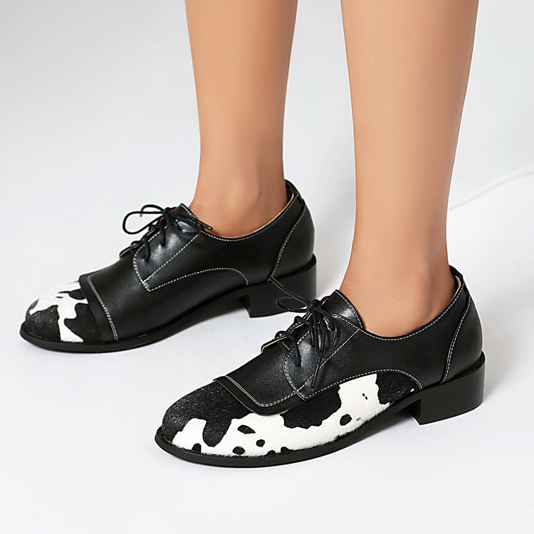 Deep Mouth Flat Shoes with Mid Chunky Heel and Lace-Up Closure
