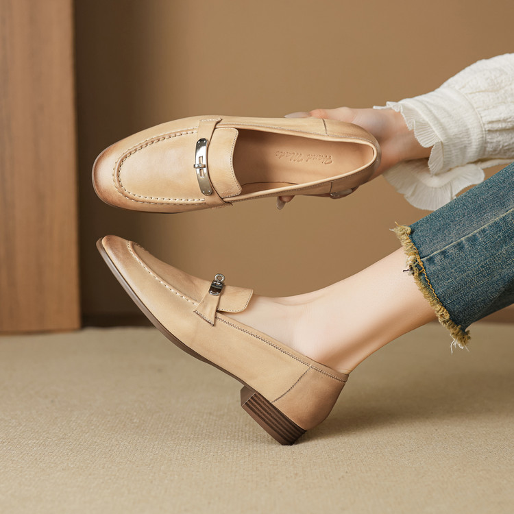 Minimalist Leather Loafers with Chunky Heel and Metal Detail