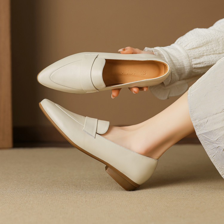 Minimalist Pointed Toe Loafers with Chunky Mid Heel
