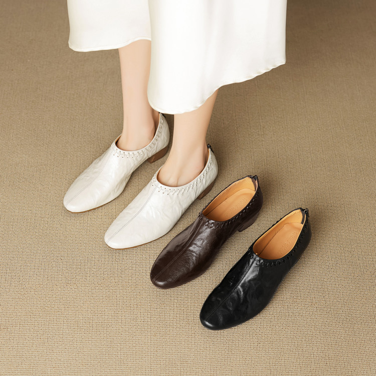 Women's Retro Floral Embossed Leather Loafers with Chunky Mid Heel - Image 2